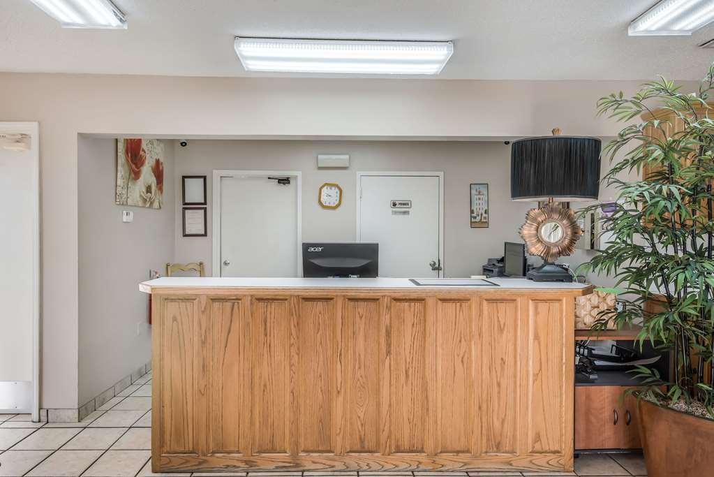 Rodeway Inn Gurdon Интерьер фото