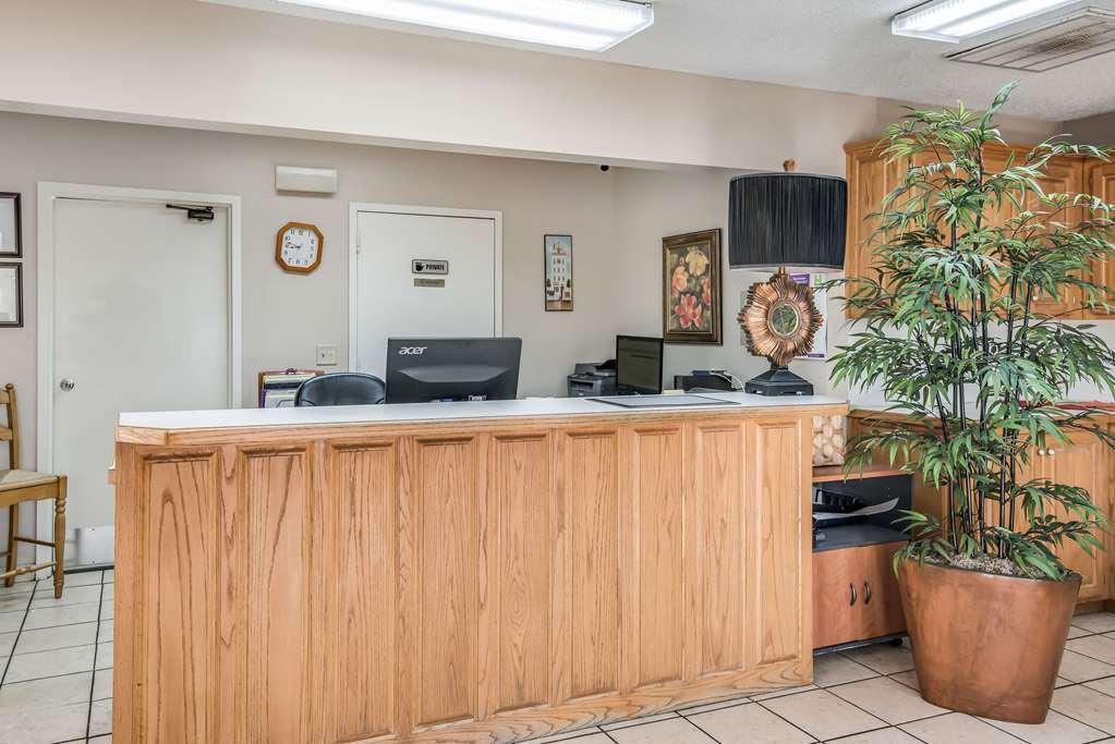 Rodeway Inn Gurdon Интерьер фото